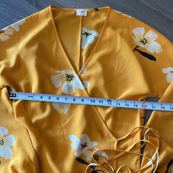 Aritzia WILFRED Lilia Floral Wrap Blouse with Ties available in S and L - Picture 9 of 16